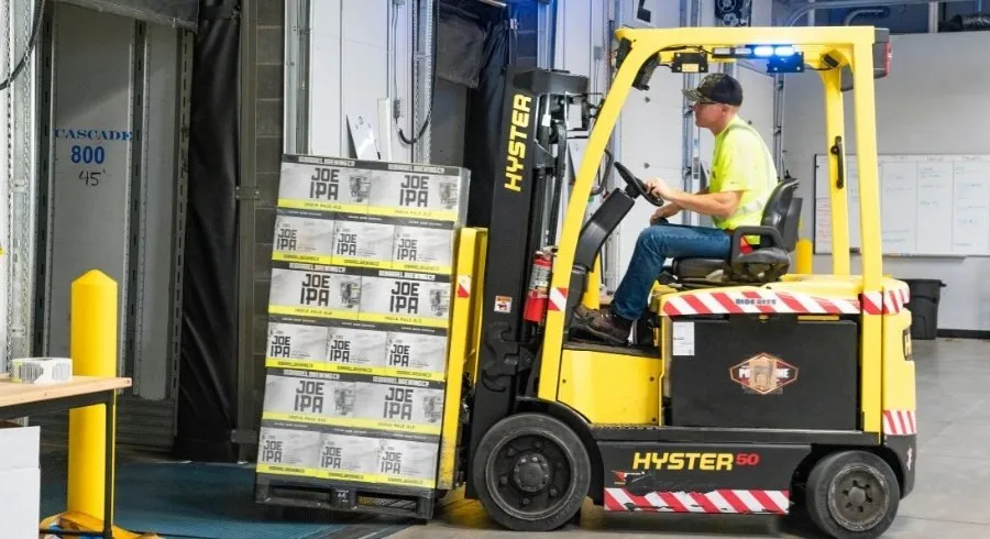Carrelli elevatori semoventi con conducente